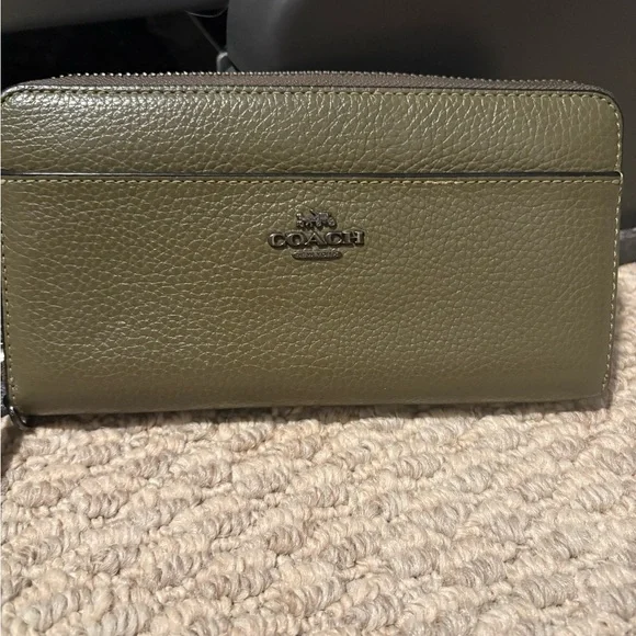 Coach Green Leather Zip Wallet - Picture 1 of 4